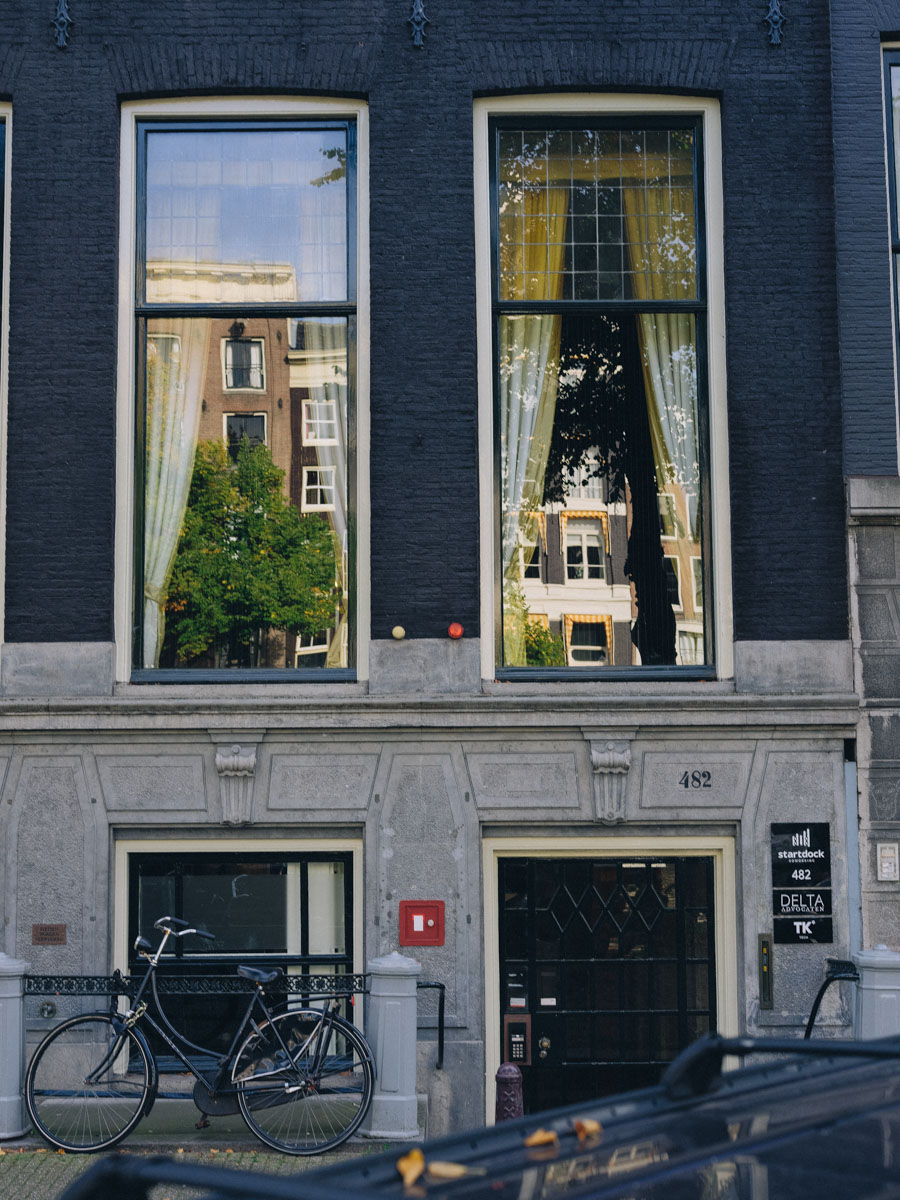amsterdam canal house