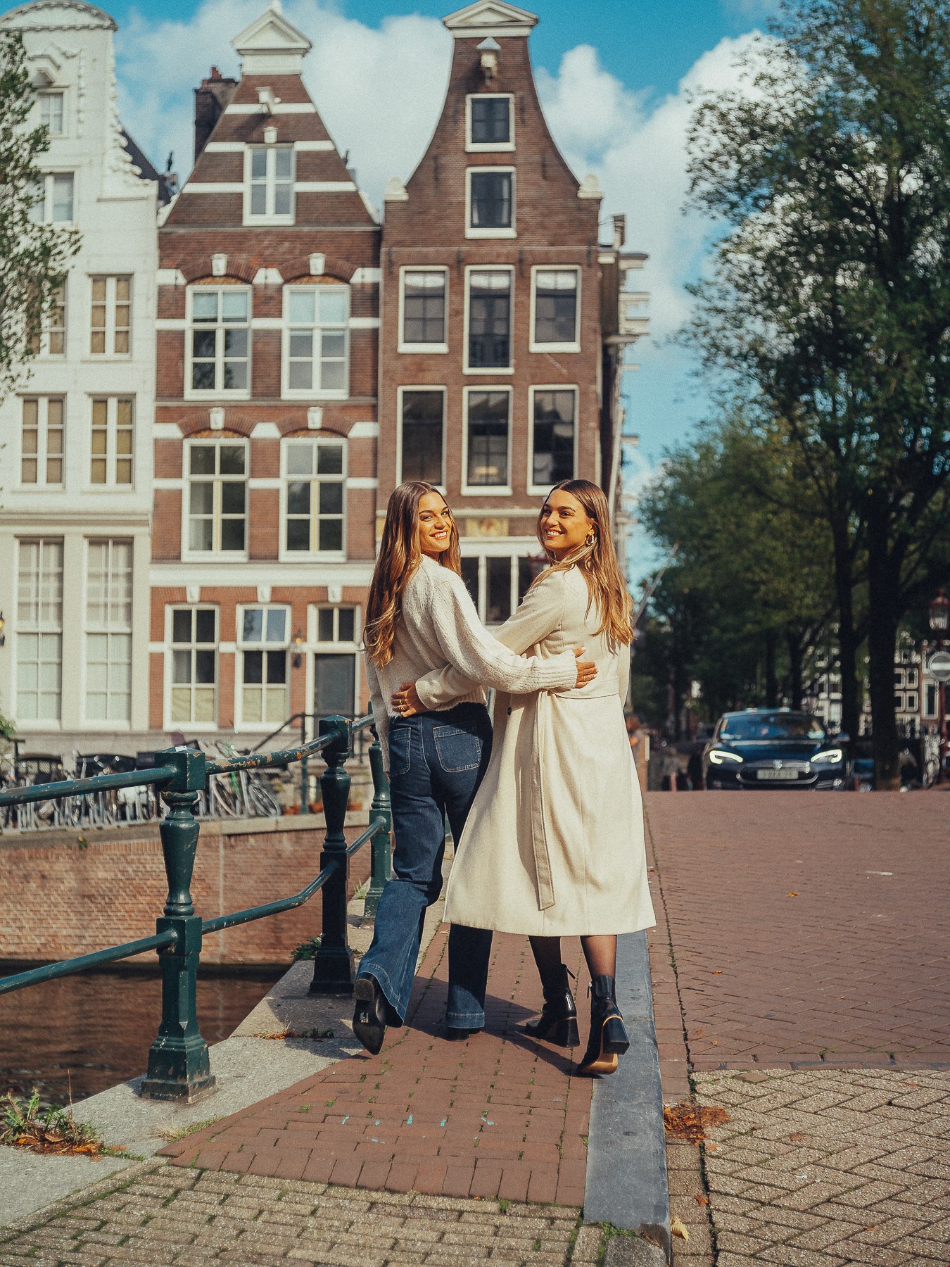 Twin Sisters Photoshoot in Amsterdam - Rudenko Photography