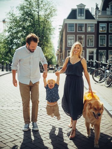 Familiefotosessie met hond in Amsterdam