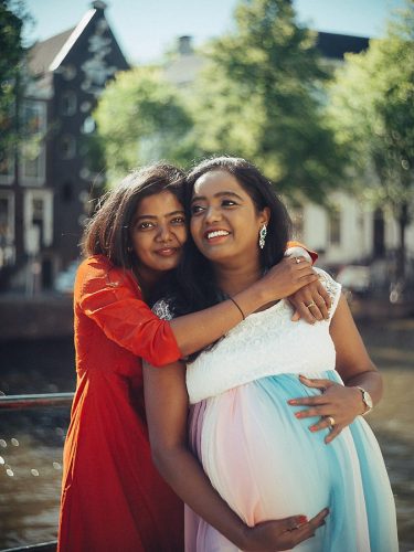 Verhalende zwangerschapsfotosessie in Amsterdam
