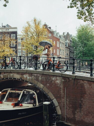 Spontaneous Couple Photos in Amsterdam