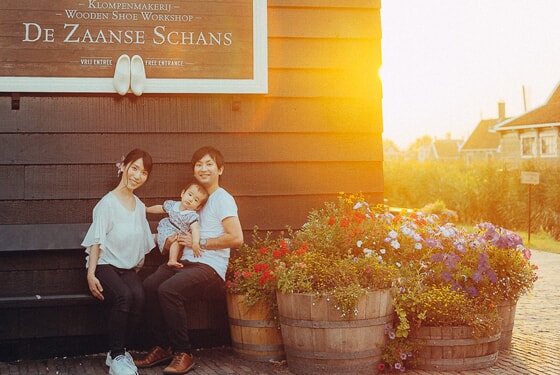 Verhalende familie fotoshoot in Zaanse Schans